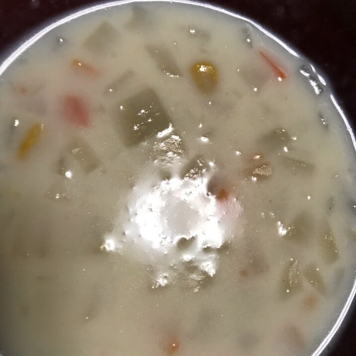 玉ねぎ人参ブロッコリーコーンのシチュー風スープ